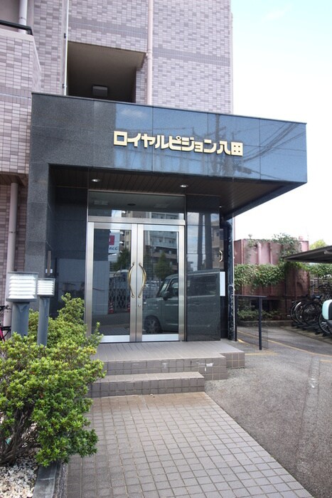 物件外観写真2　(エントランス部分)