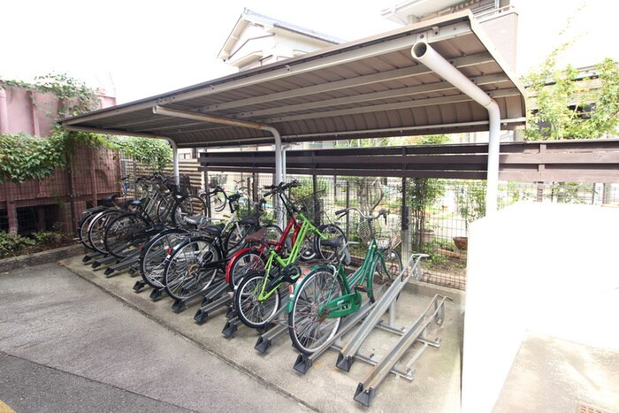 物件外観写真3　(駐輪場)