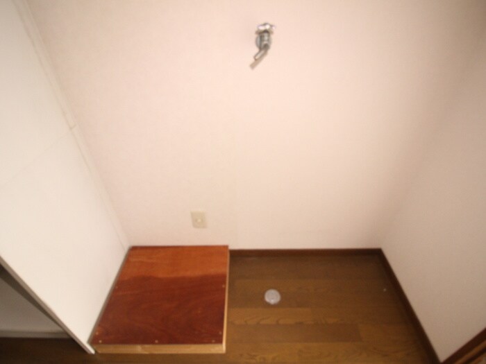 物件内観写真16　(洗濯機置場)