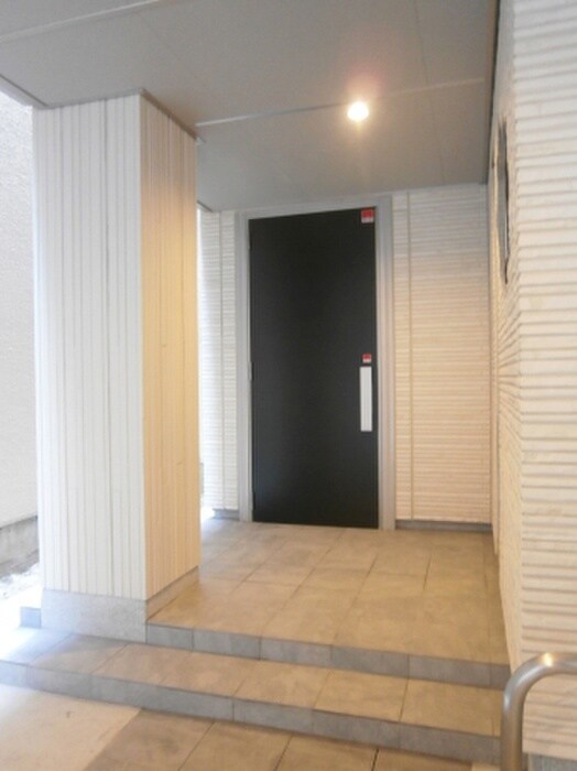 物件外観写真2　(エントランス部分)