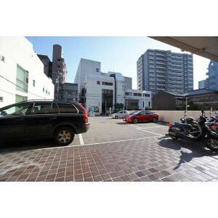 物件外観写真6　(駐車場)