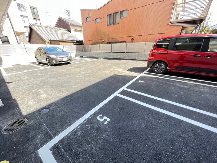 物件外観写真4　(駐車場)