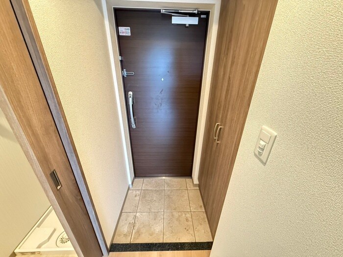物件内観写真18　(玄関)