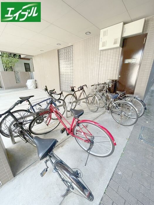 物件外観写真6　(駐輪場)