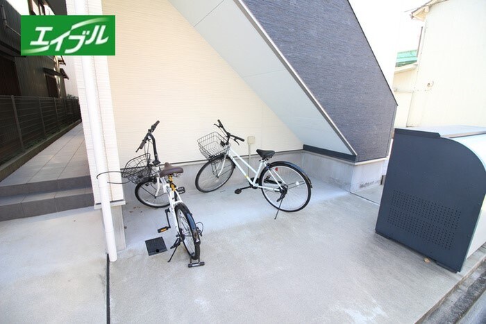 物件外観写真3　(駐輪場)