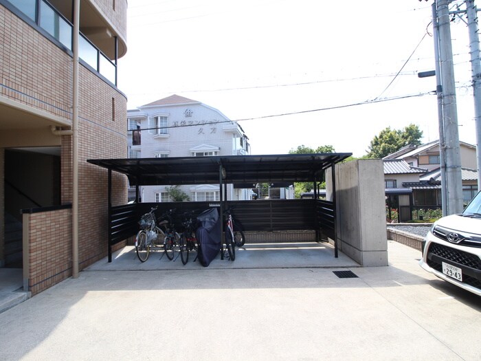 物件外観写真4　(駐輪場)