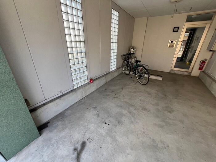 物件外観写真3　(駐輪場)