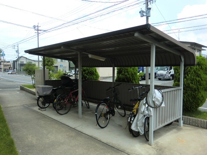 物件外観写真2　(駐輪場)