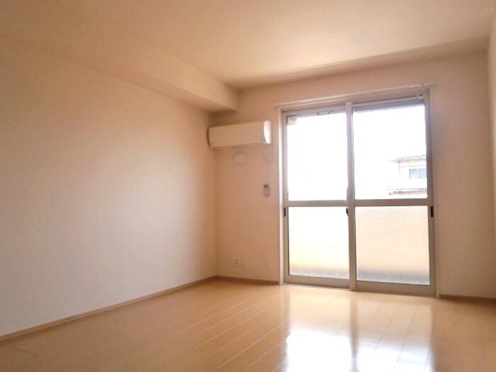 物件内観写真4　(居室)