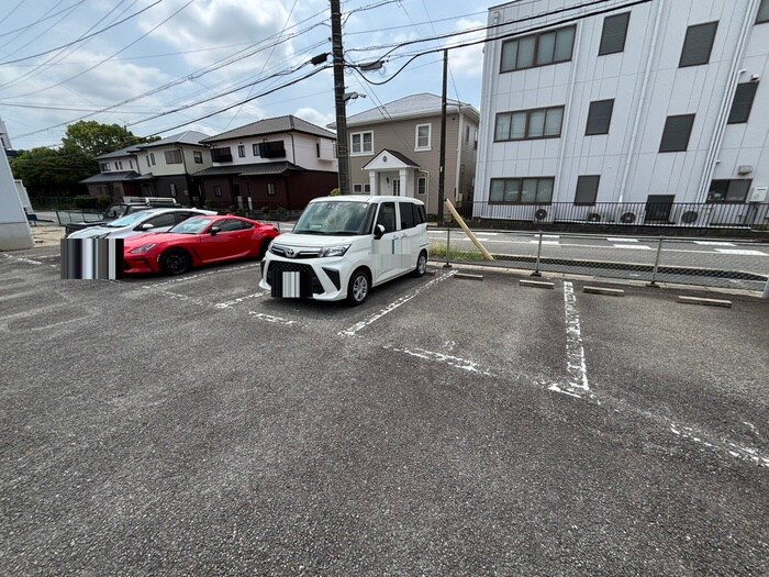 物件外観写真2　(駐車場)