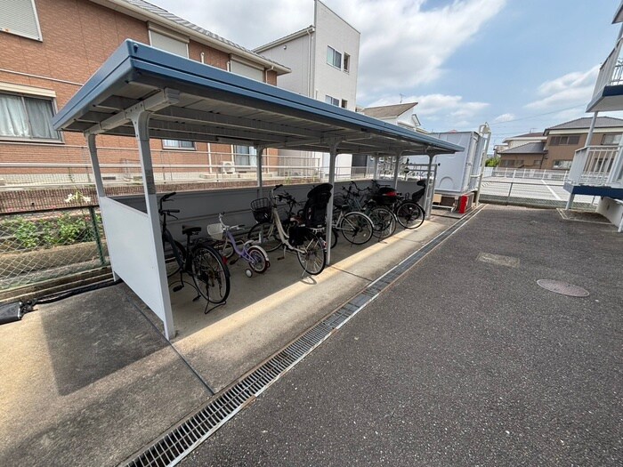 物件外観写真3　(駐輪場)