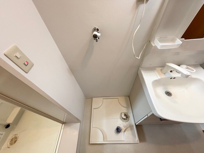 物件内観写真16　(洗濯機置場)