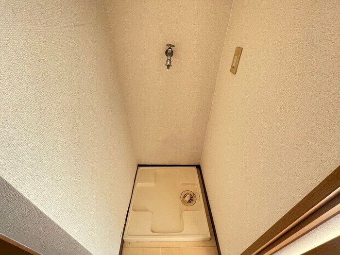物件内観写真14　(洗濯機置場)