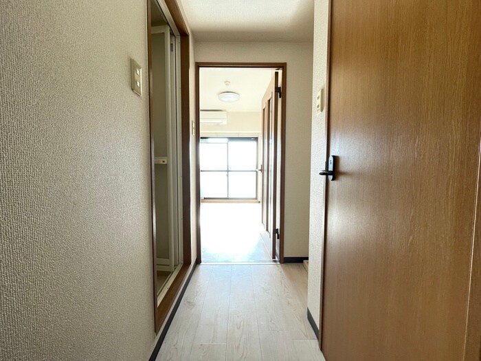 物件内観写真17　(廊下)