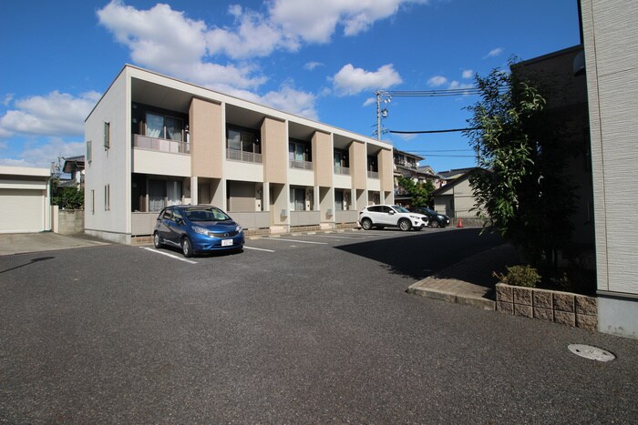 物件外観写真5　(駐車場)