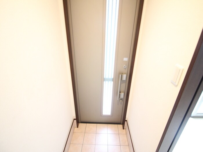 物件内観写真16　(玄関)