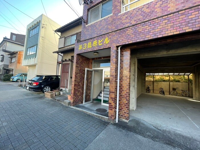 物件外観写真5　(エントランス部分)