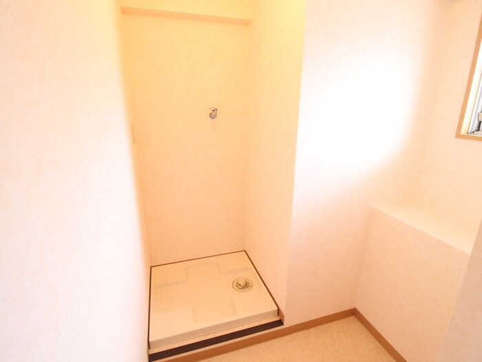 物件内観写真14　(洗濯機置場)