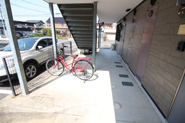 物件外観写真4　(駐輪場)