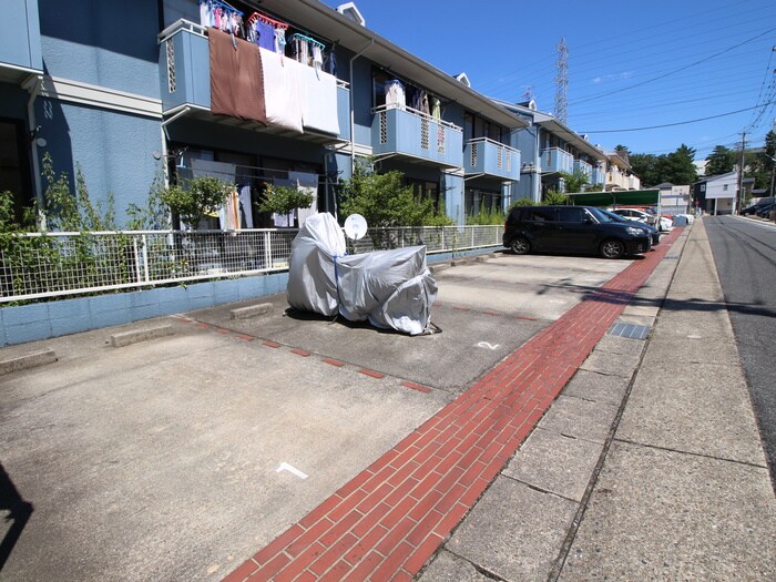 物件外観写真4　(駐車場)