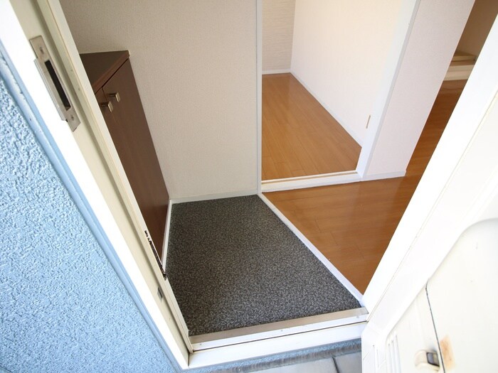 物件内観写真16　(玄関)
