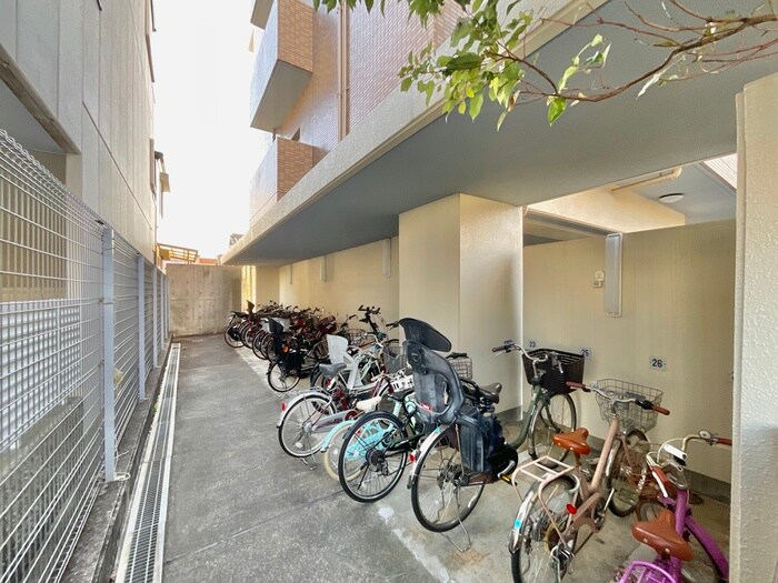 物件外観写真5　(駐輪場)