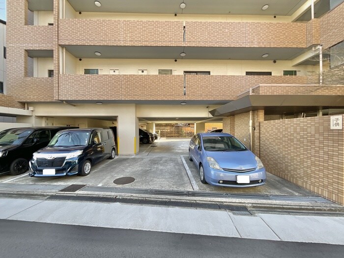 物件外観写真6　(駐車場)