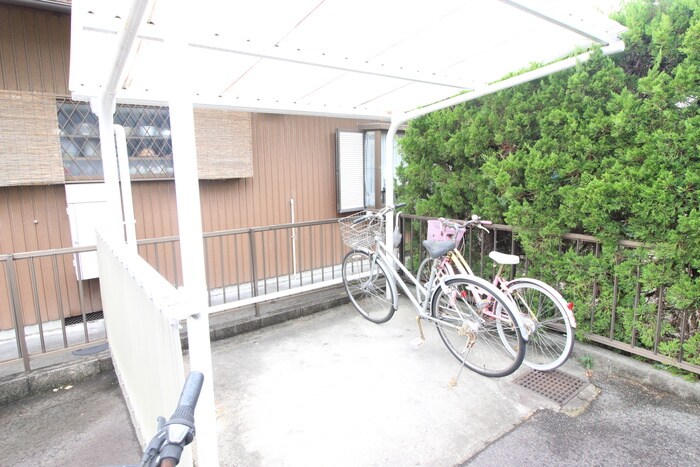 物件外観写真4　(駐輪場)