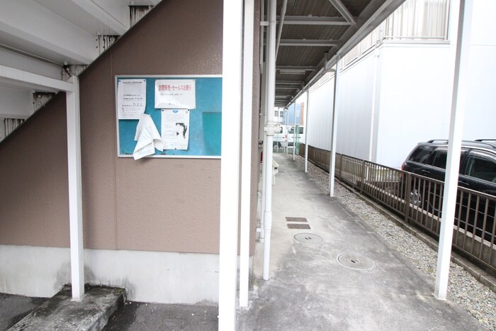 物件外観写真5　(エントランス部分)