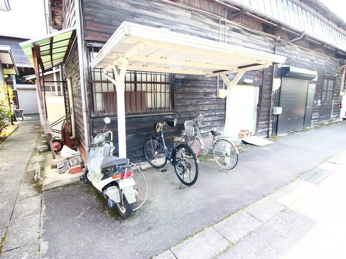 物件外観写真3　(駐輪場)