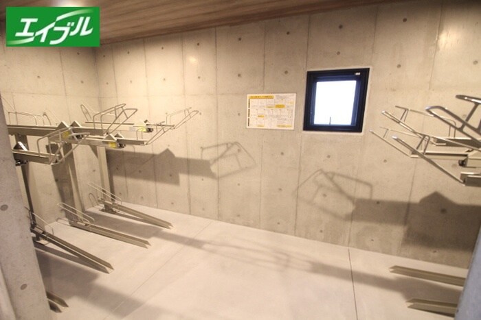 物件外観写真3　(駐輪場)