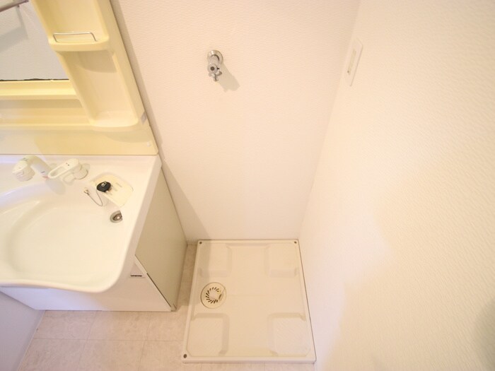 物件内観写真12　(洗濯機置場)