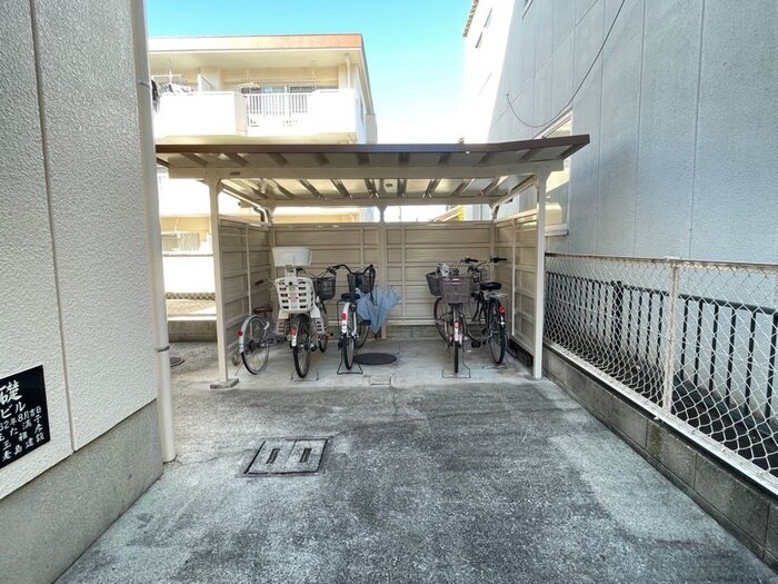 物件外観写真4　(駐輪場)