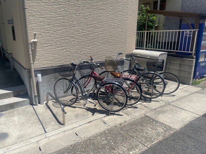 物件外観写真2　(駐輪場)