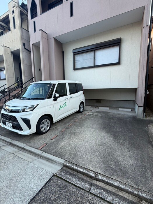 物件外観写真2　(駐車場)