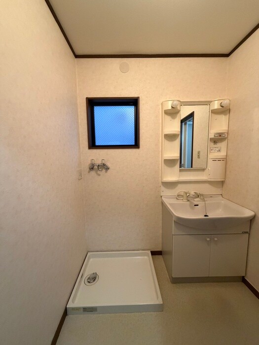 物件内観写真12　(洗濯機置場)