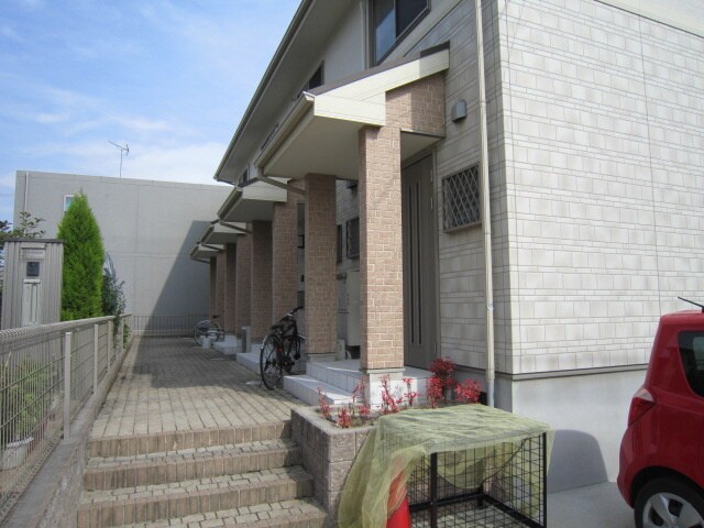 物件外観写真3　(エントランス部分)