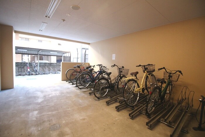 物件外観写真4　(駐輪場)