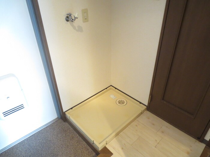 物件内観写真12　(洗濯機置場)