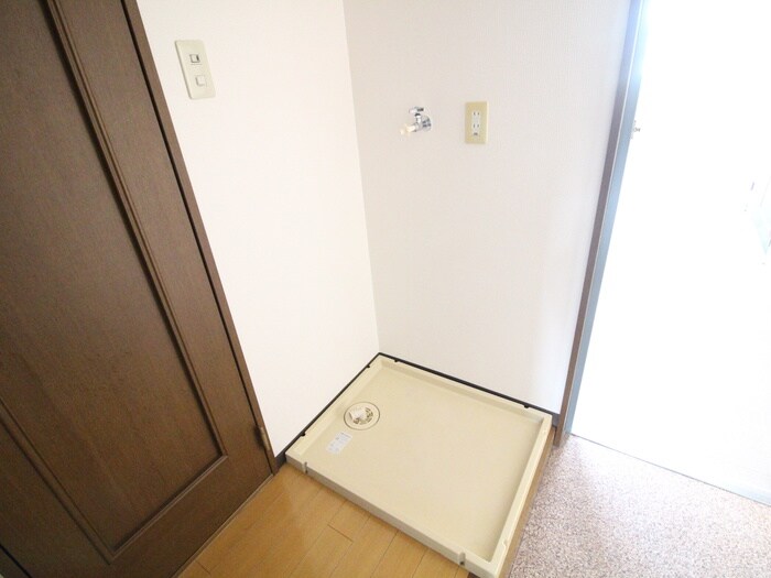 物件内観写真13　(洗濯機置場)