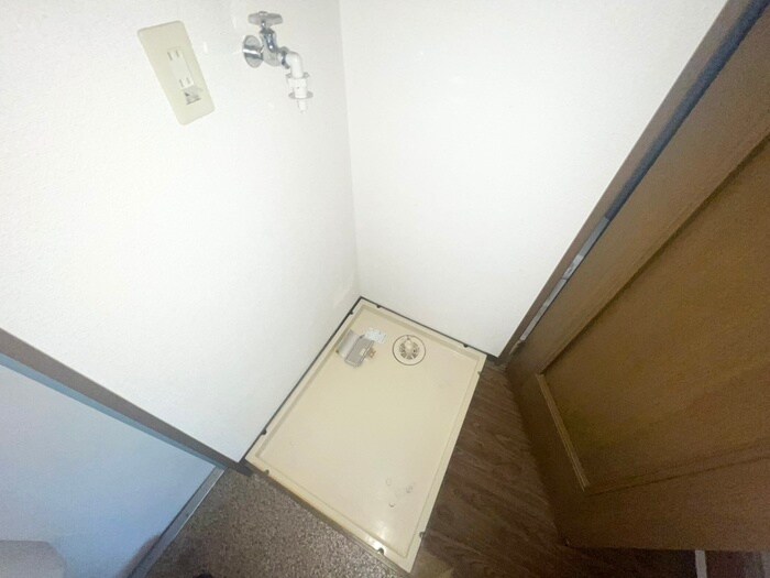 物件内観写真15　(洗濯機置場)