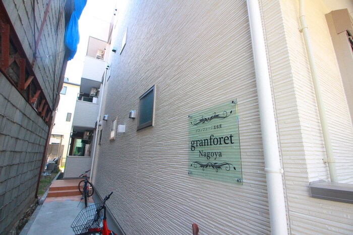 物件外観写真5　(エントランス部分)