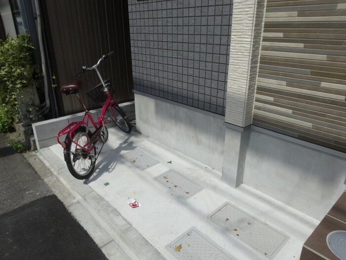 物件外観写真3　(駐輪場)