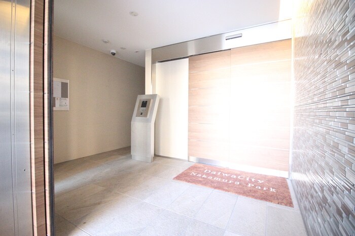 物件外観写真6　(エントランス部分)