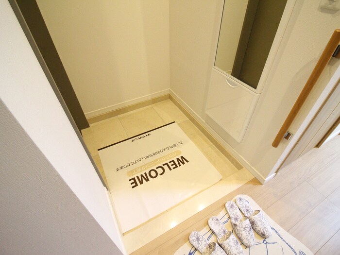 物件内観写真16　(玄関)