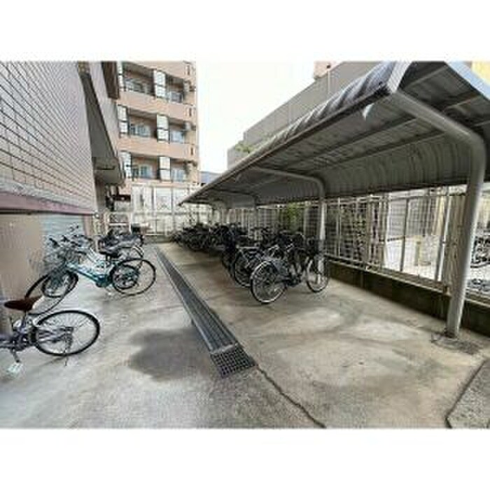 物件外観写真6　(駐輪場)