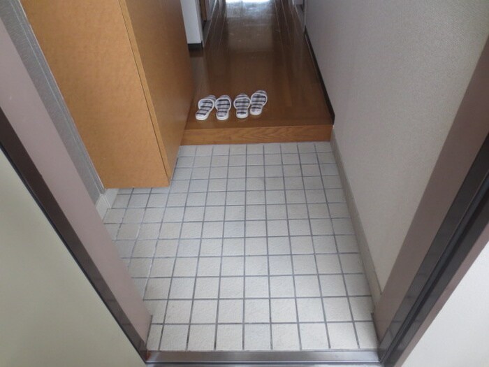 物件内観写真7　(玄関)