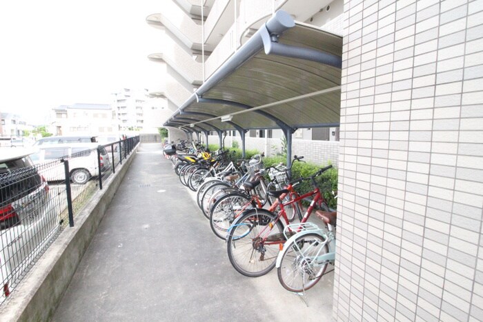 物件外観写真4　(駐輪場)