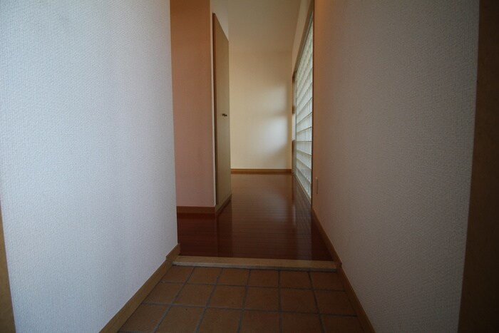 物件内観写真7　(玄関)