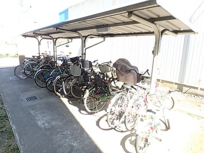 物件外観写真5　(駐輪場)
